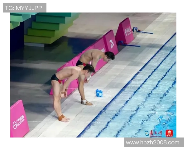 足球明星秀身材游泳照引发粉丝热议夏日清凉风情尽显魅力与活力